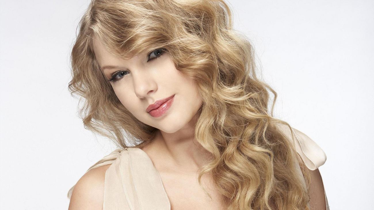 Stunning Taylor Swift Brown Hairs HD Wallpaper
