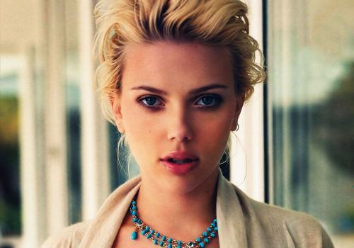 Stunner Scarlett Johansson Actress Wallpaper